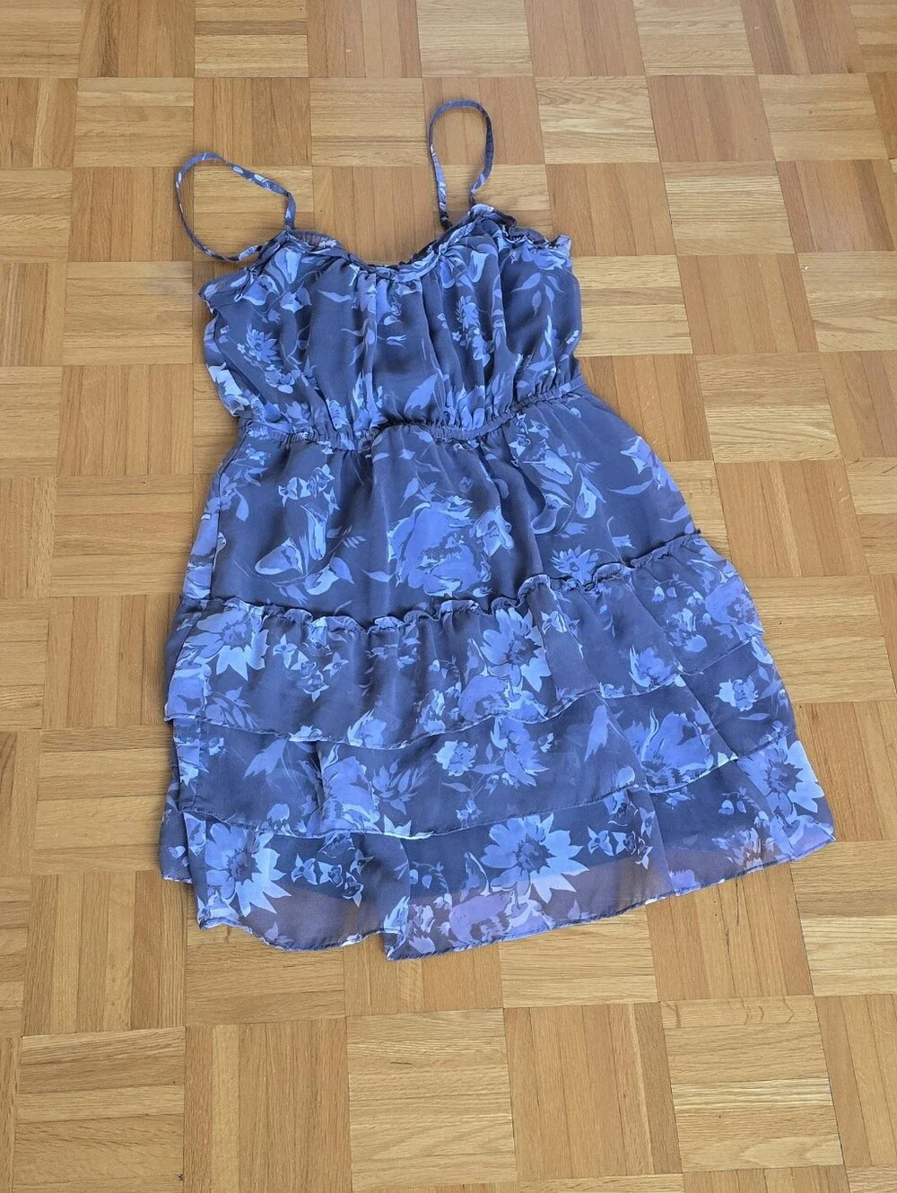 Amercian Eagle Outfitters Gray Floral Spaghetti Straps Ruffle Layers Lightweight - Picture 2 of 13